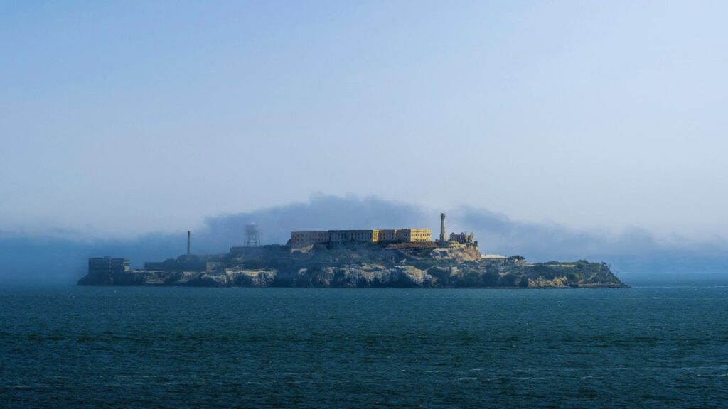 Veduta dell'isola di Alcatraz, famosa per il suo celebre penitenziario