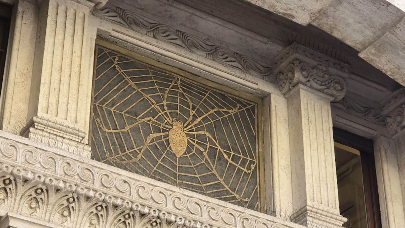 Dettaglio del Palazzo del Ragno al quartiere Coppedè a Roma.