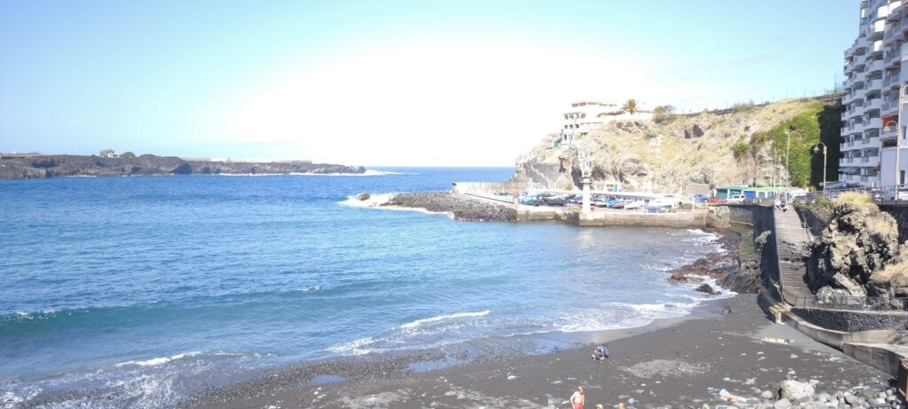 Mare con scogliera a Tenerife