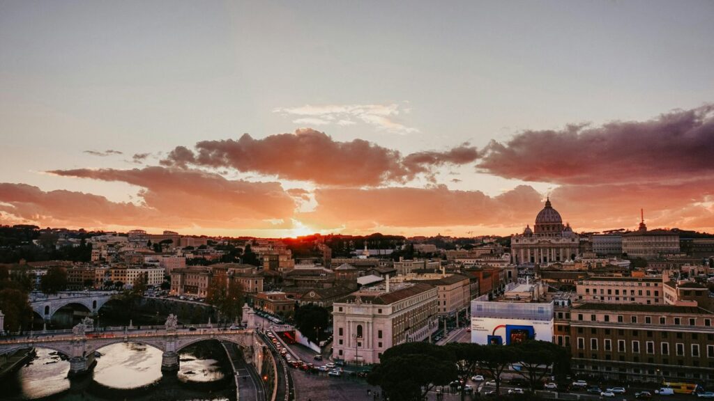 Vista panoramica di Roma al tramonto.
