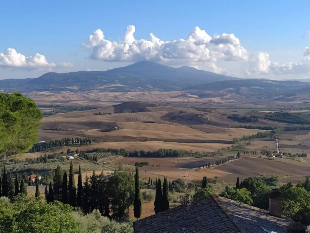 Panorama sulla Val d'Orcia e sul Monte Amiata, visto da Pienza