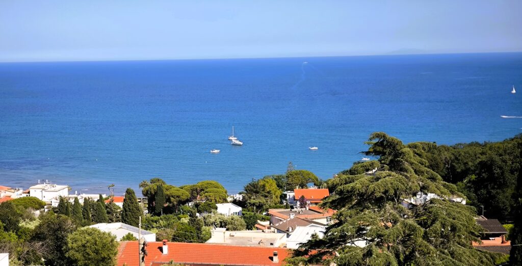 Veduta panoramica del mare dall'alto a San Felice Circeo
