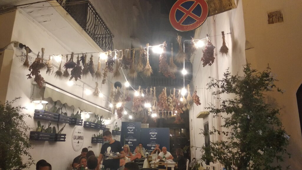 Vicolo nel centro storico di Gallipoli, in Puglia