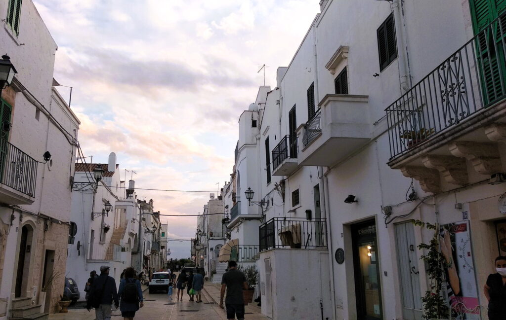 Centro storico di Cisternino, in Puglia.