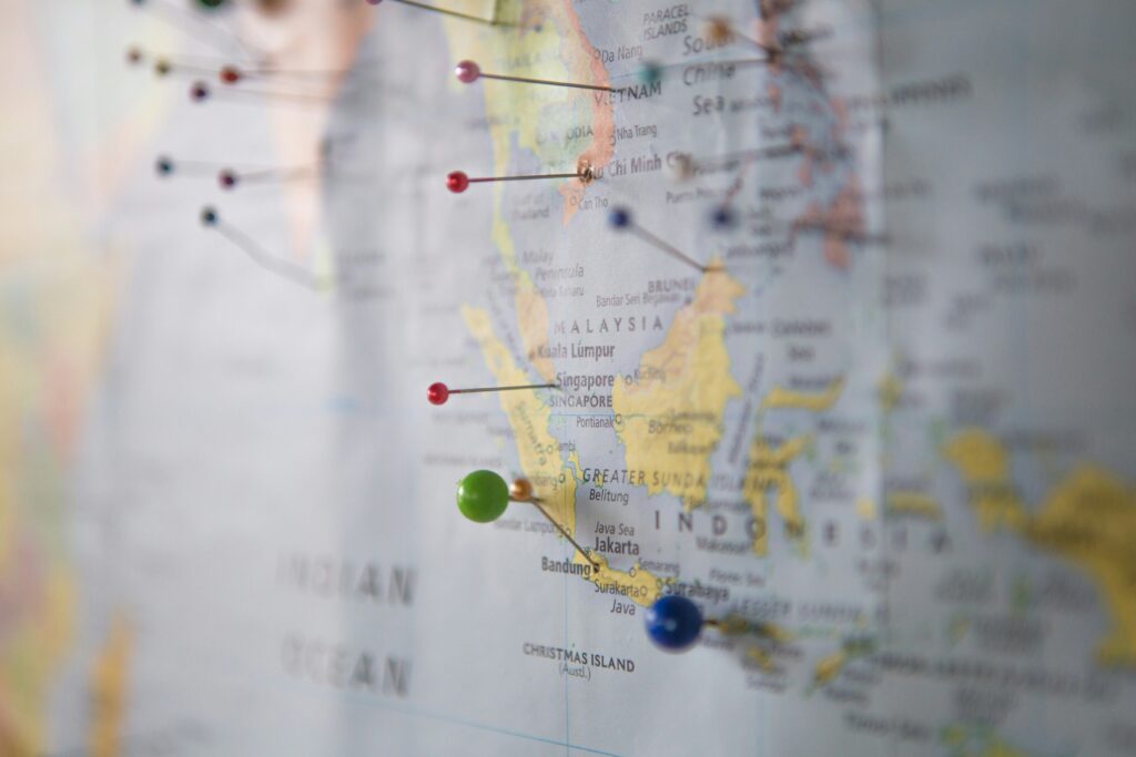 Mappa con le tappe di un itinerario di viaggio organizzate per zona