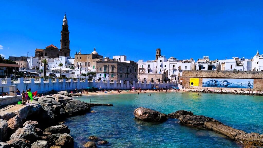 Veduta di Monopoli_copertina "Dove andare a settembre in Italia"