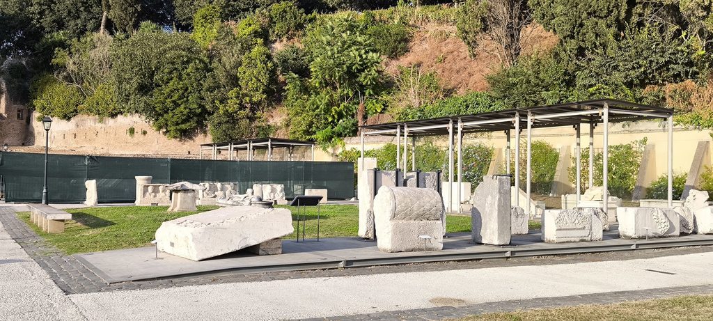 Resti archeologici al Parco del Celio a Roma
